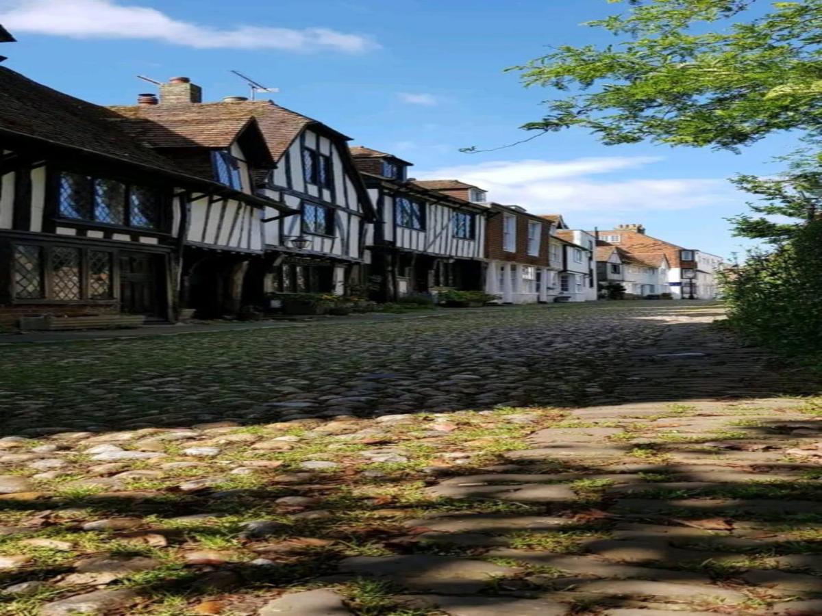 Holiday home Pass The Keys Nollaig Beachside Bliss Rye
