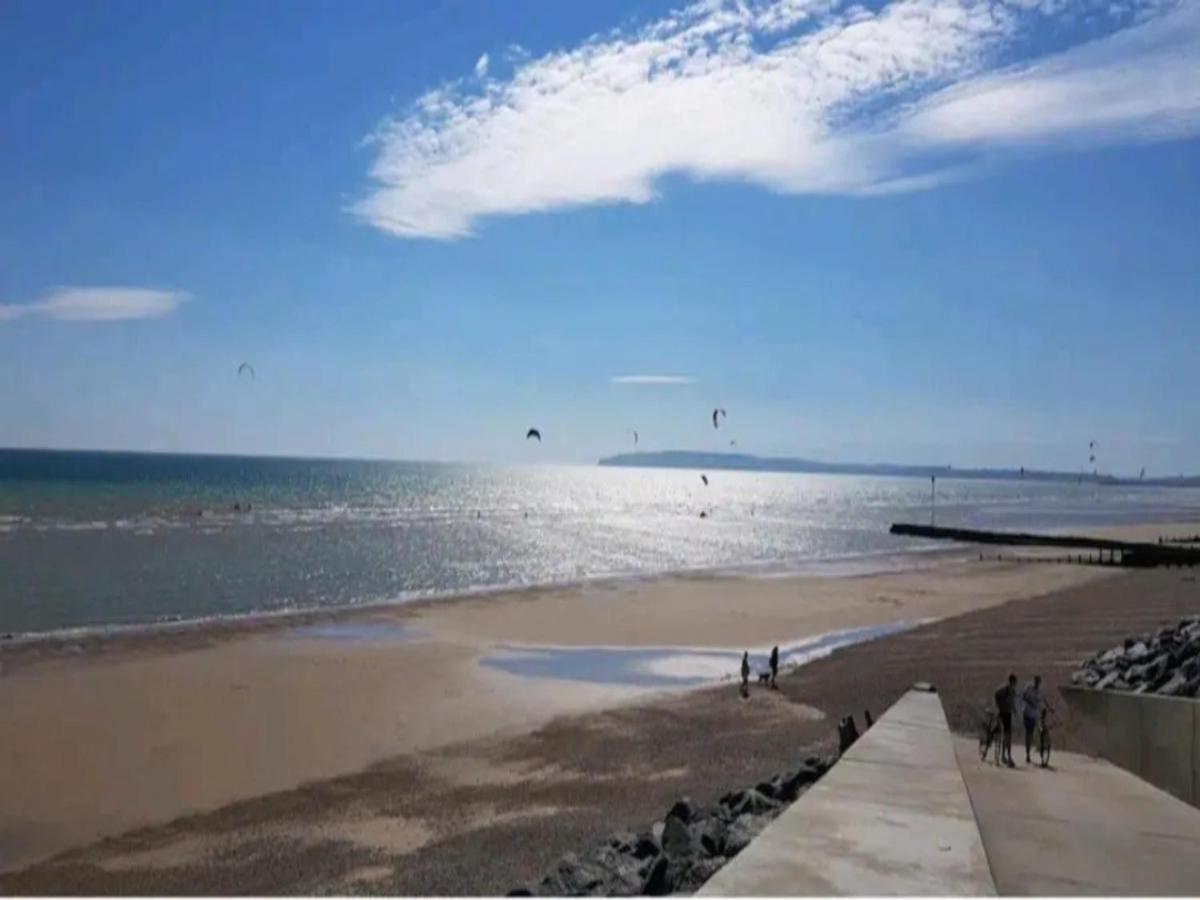 Pass The Keys Nollaig Beachside Bliss Holiday home Rye