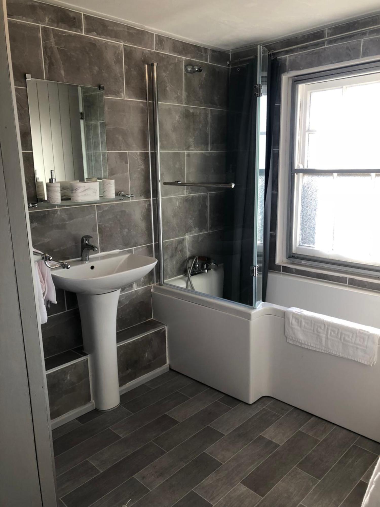 Church View Let - - Sleeps 6 *