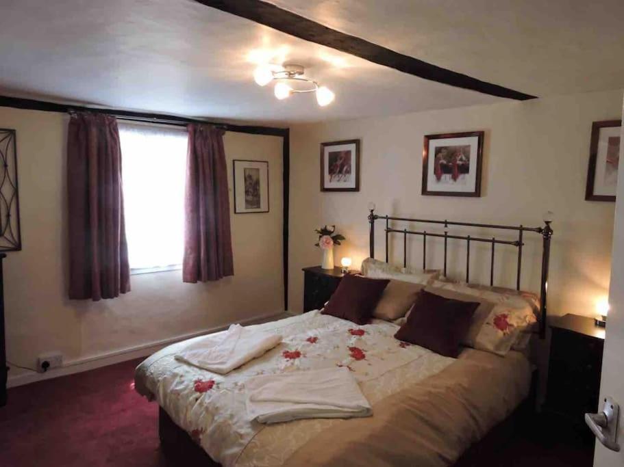 Church View Let - - Sleeps 6 Apartment *