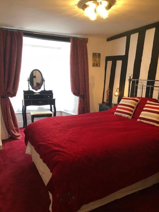 Church View Let - - Sleeps 6 *