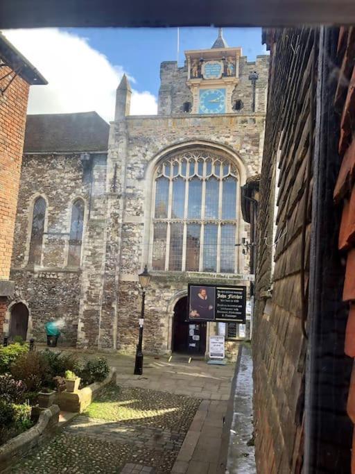 Church View Let - - Sleeps 6 Apartment *