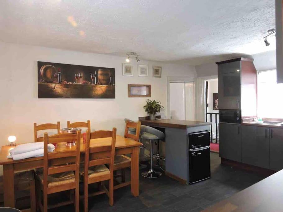 Church View Let - - Sleeps 6 Apartment Rye