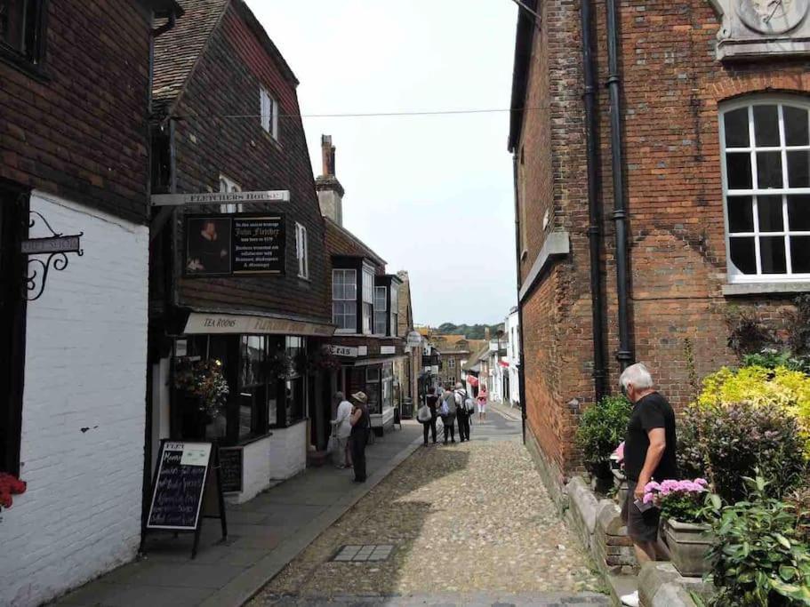 Church View Let - - Sleeps 6