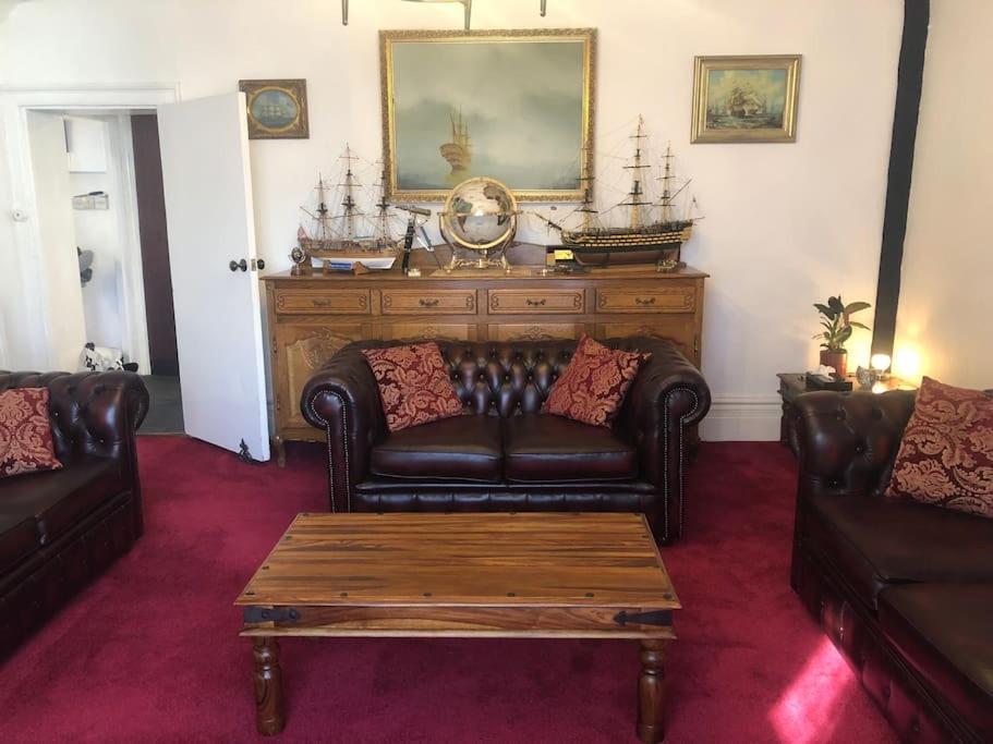 Apartment Church View Let - - Sleeps 6 *
