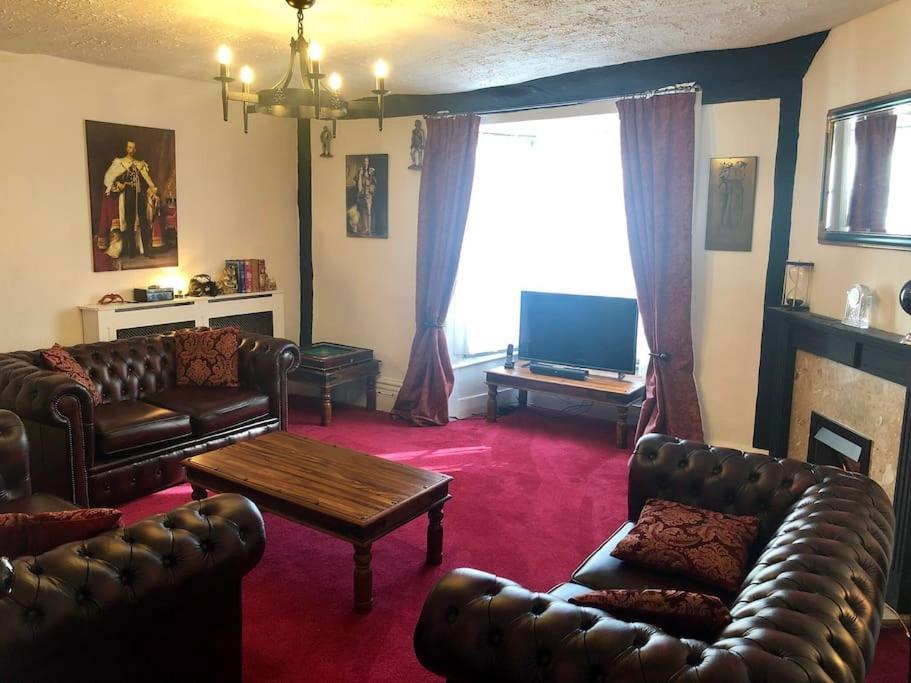 Church View Let - - Sleeps 6 Apartment