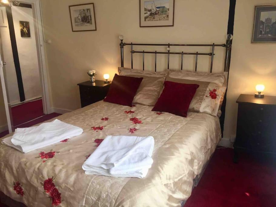 Church View Let - - Sleeps 6 Apartment *