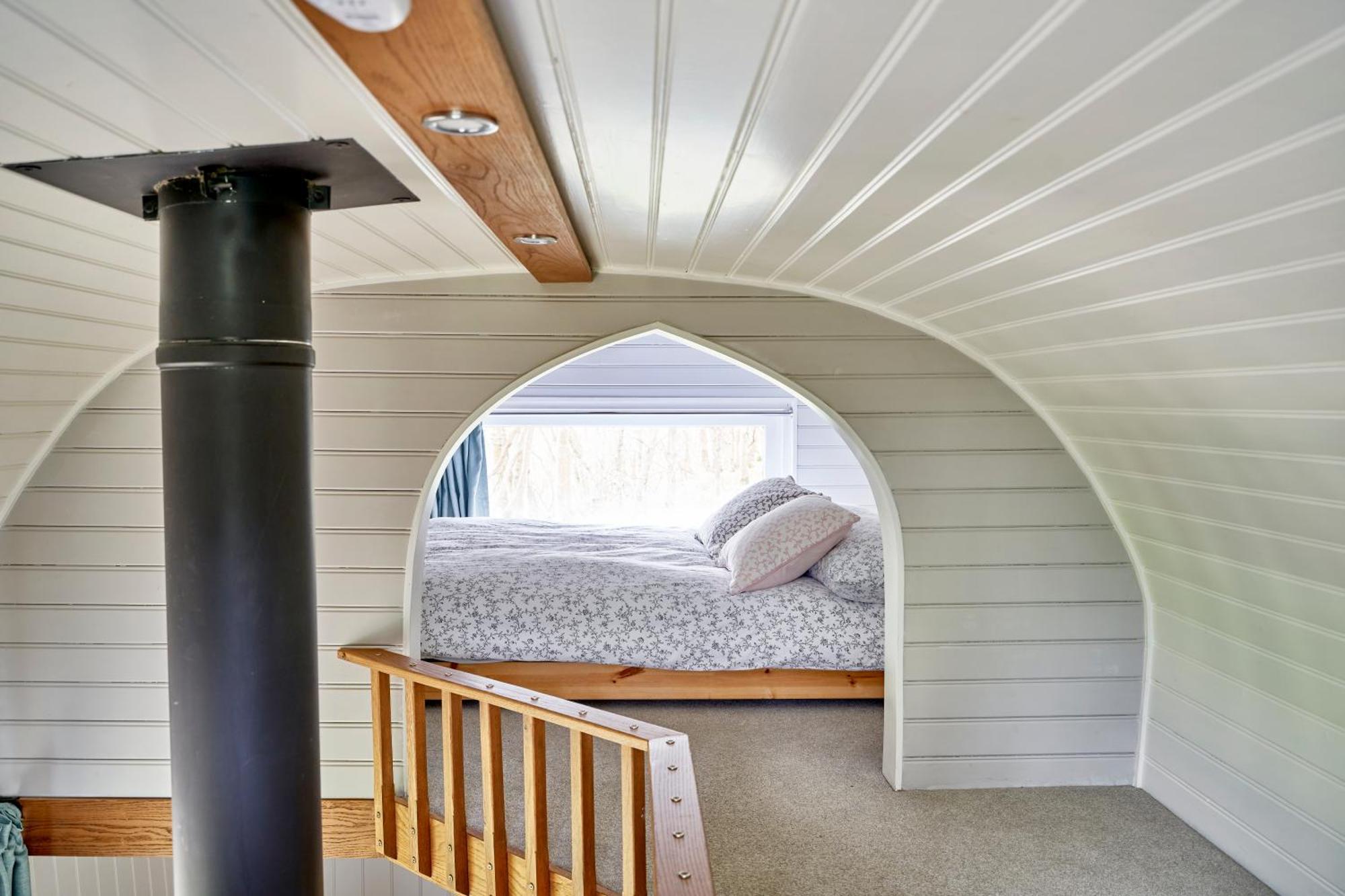 Extraordinary Huts Ltd Farm stay *