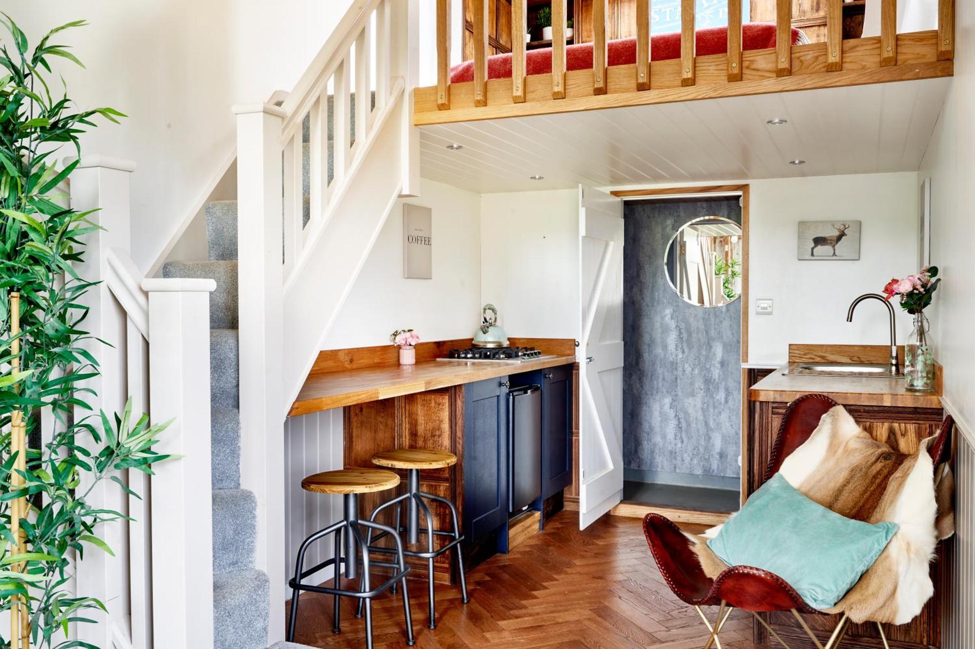 Extraordinary Huts Ltd Farm stay *