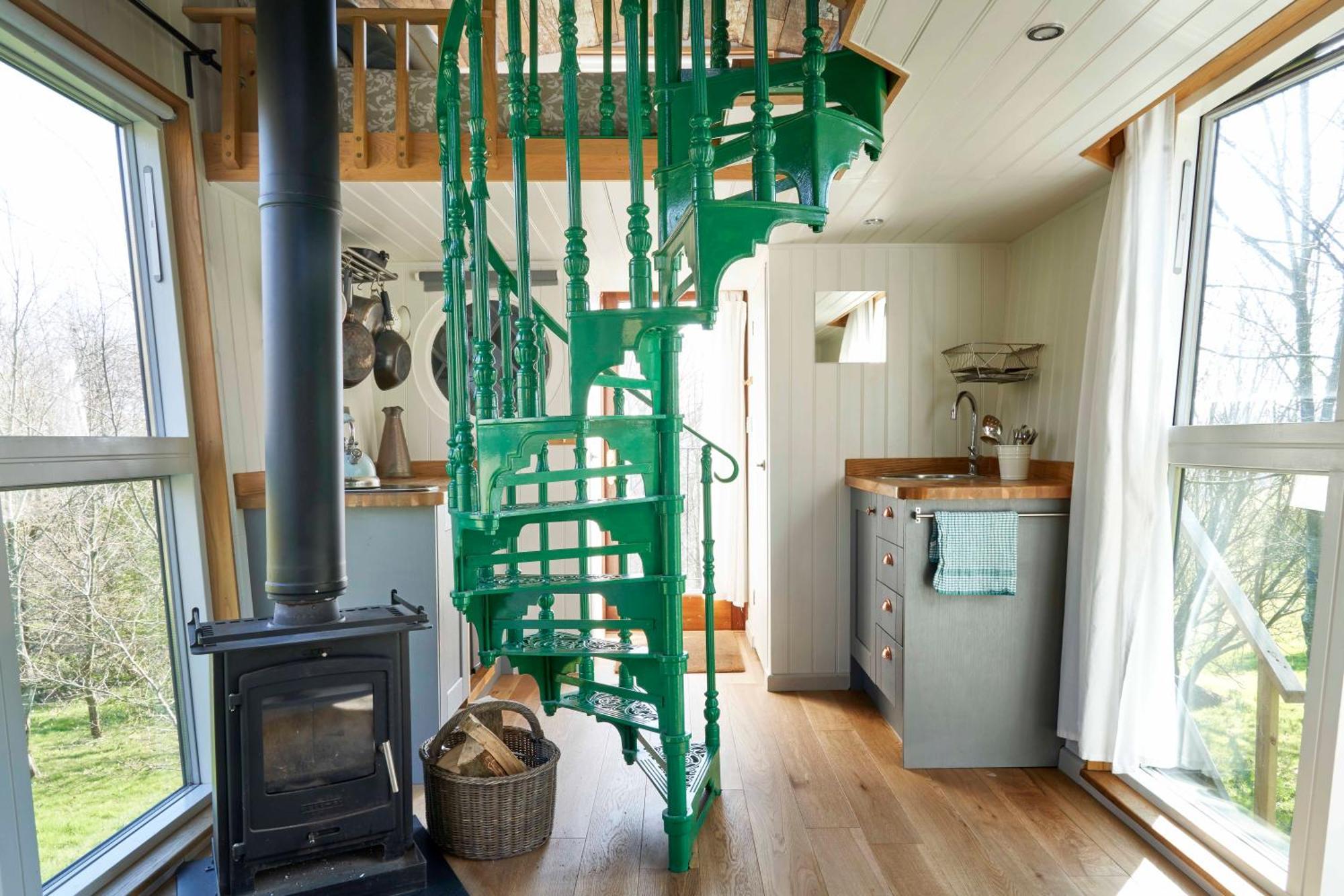 Extraordinary Huts Ltd Rye