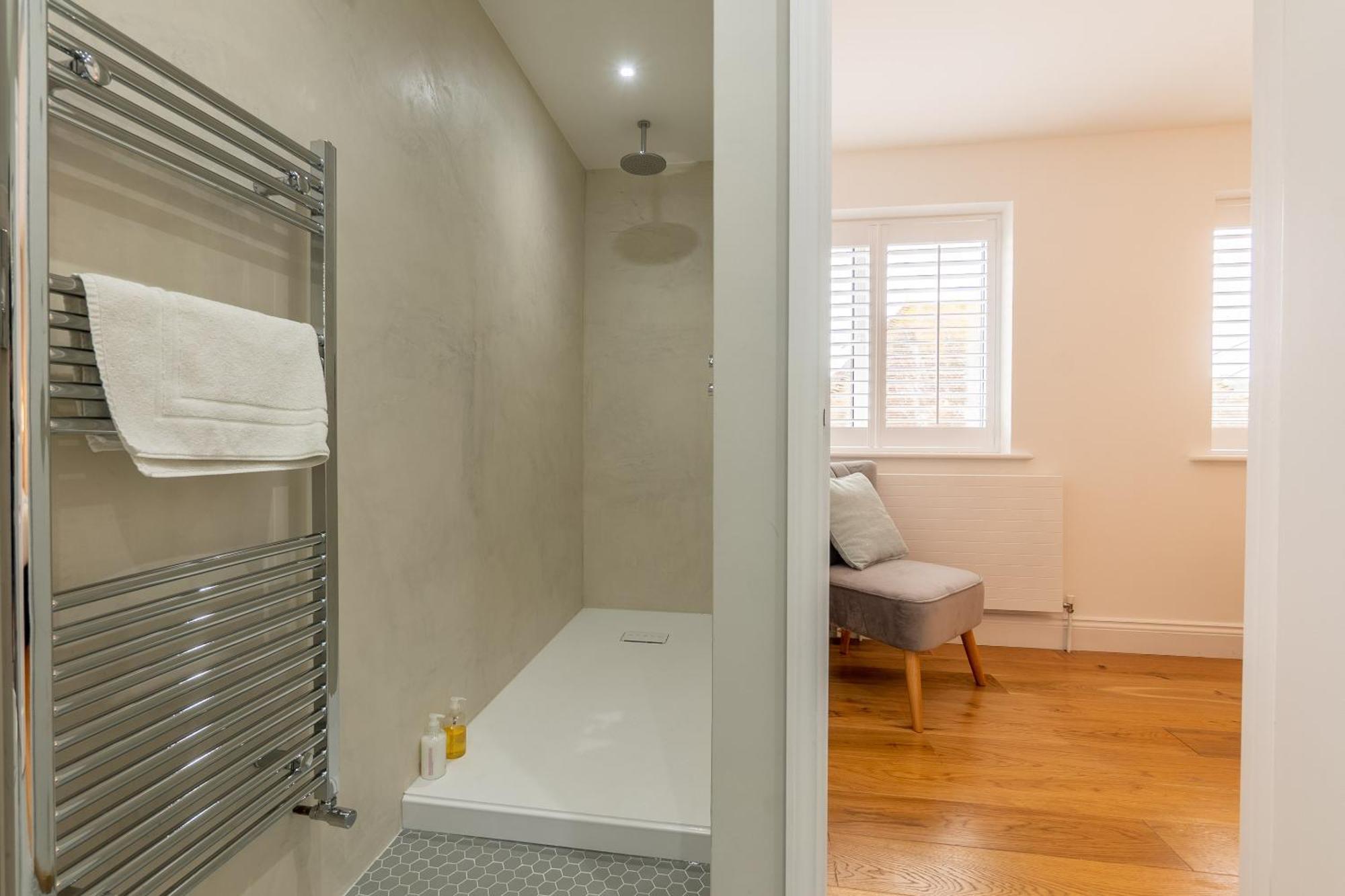 The Regent, 3*