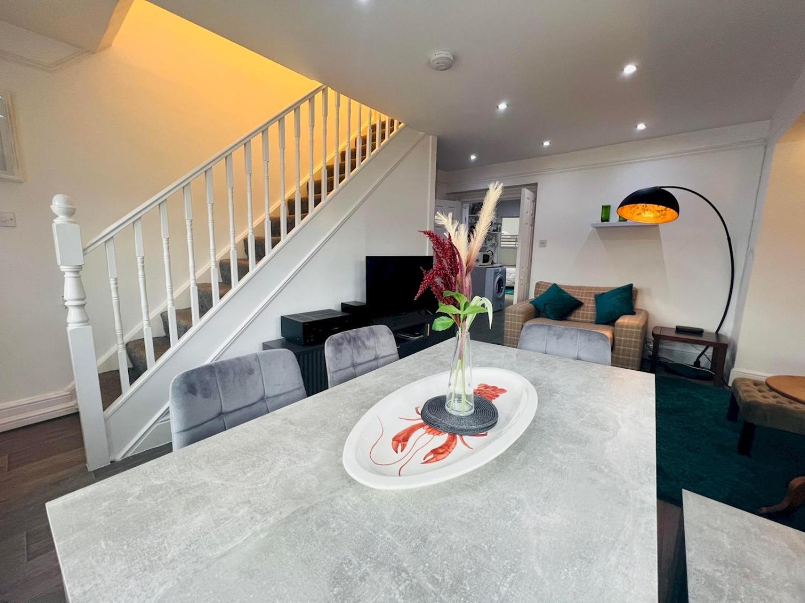 River View - Stunning Garden Flat W Free Parking Pass The Keys *