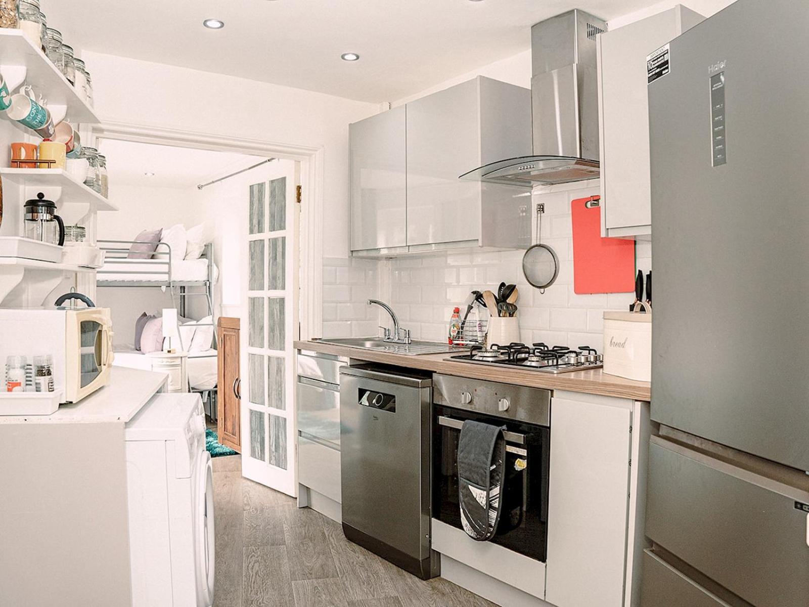Apartment River View - Stunning Garden Flat W Free Parking Pass The Keys *