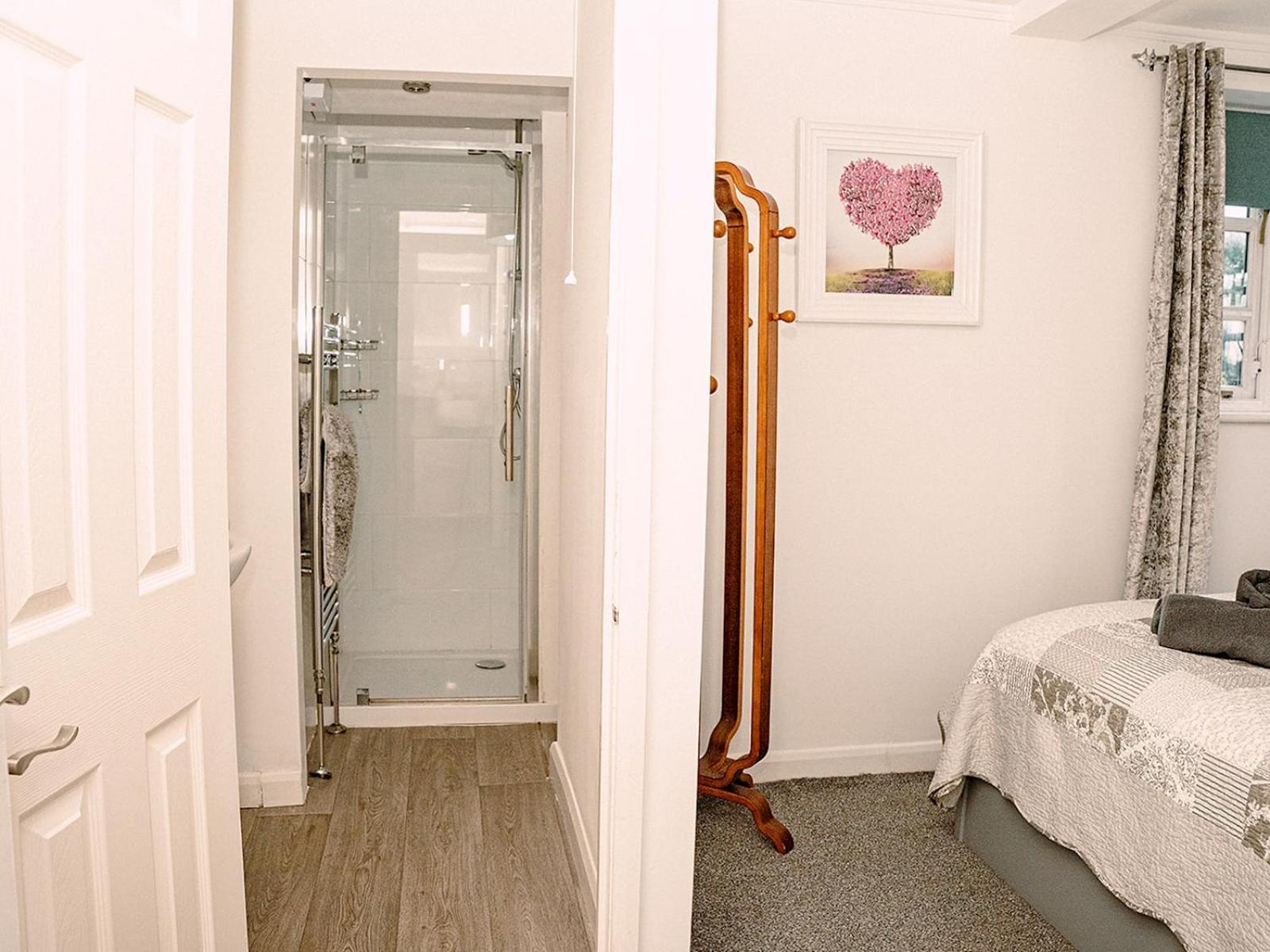 River View - Stunning Garden Flat W Free Parking Pass The Keys Apartment