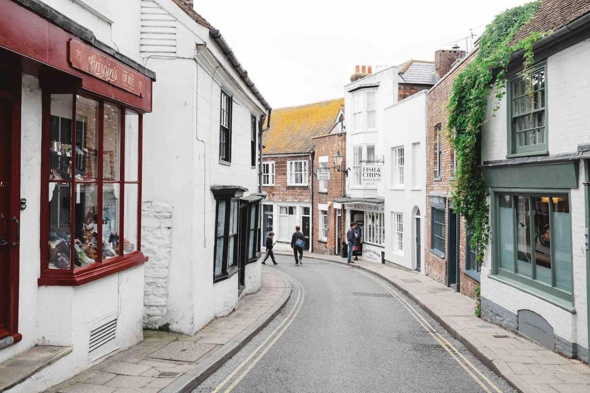 The Bullock Lodge, Foreign * Rye