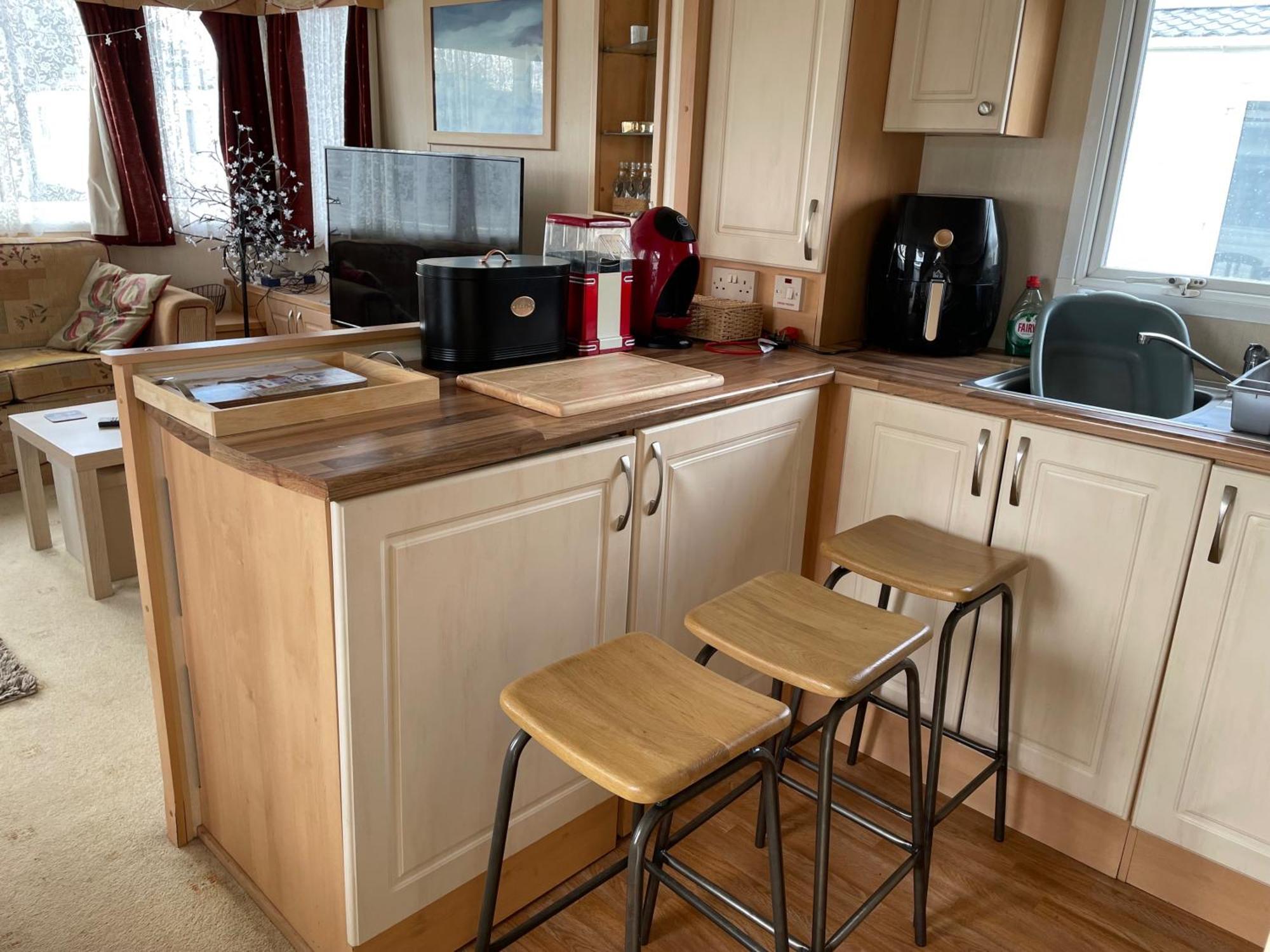 Cozy Camber Caravan 3 Bedroom Retreat With Decking * Rye