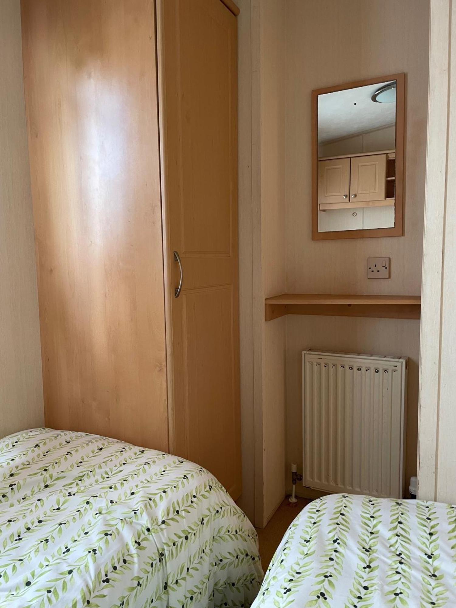 Cozy Camber Caravan 3 Bedroom Retreat With Decking Holiday home