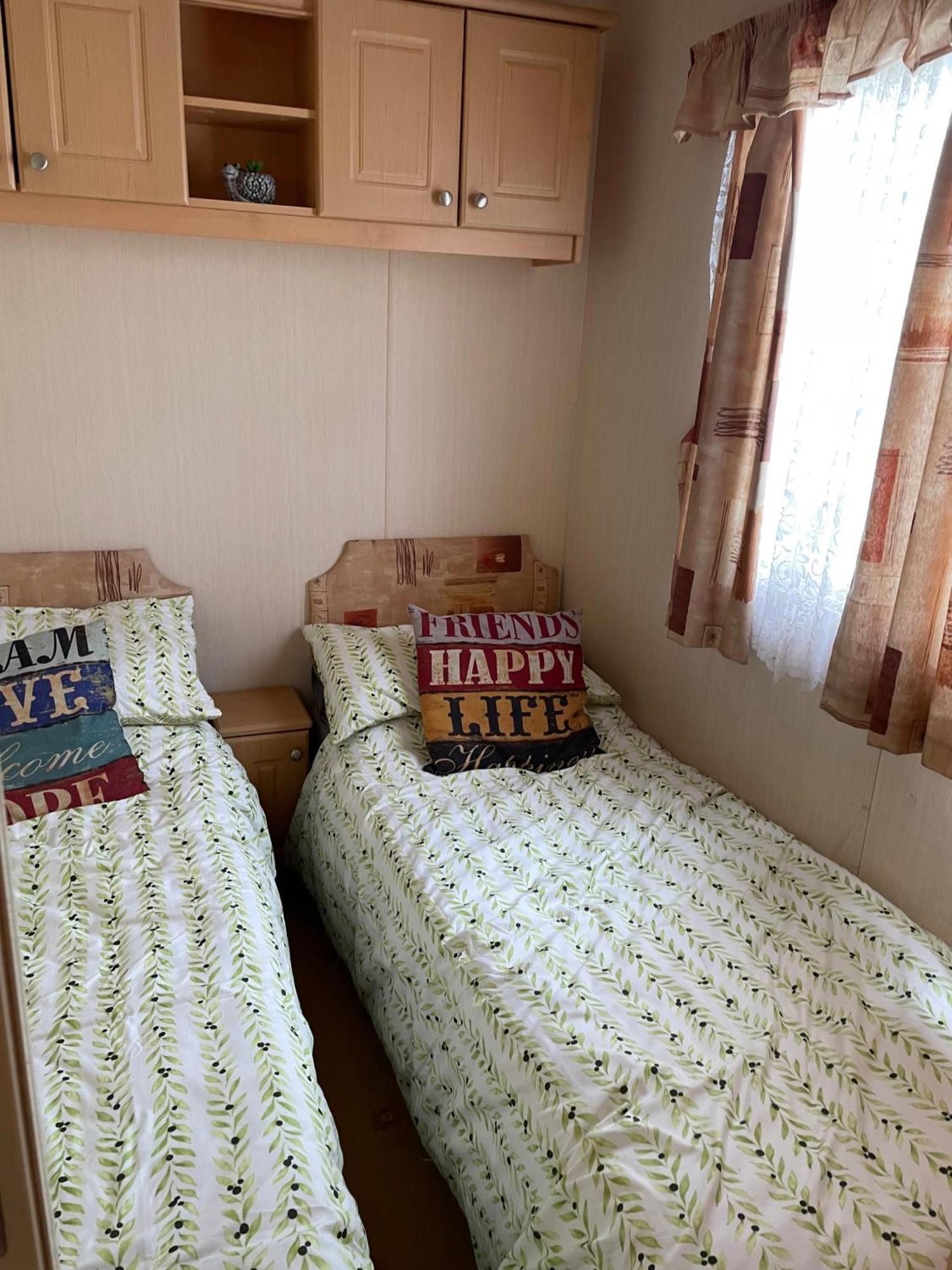 Holiday home Cozy Camber Caravan 3 Bedroom Retreat With Decking