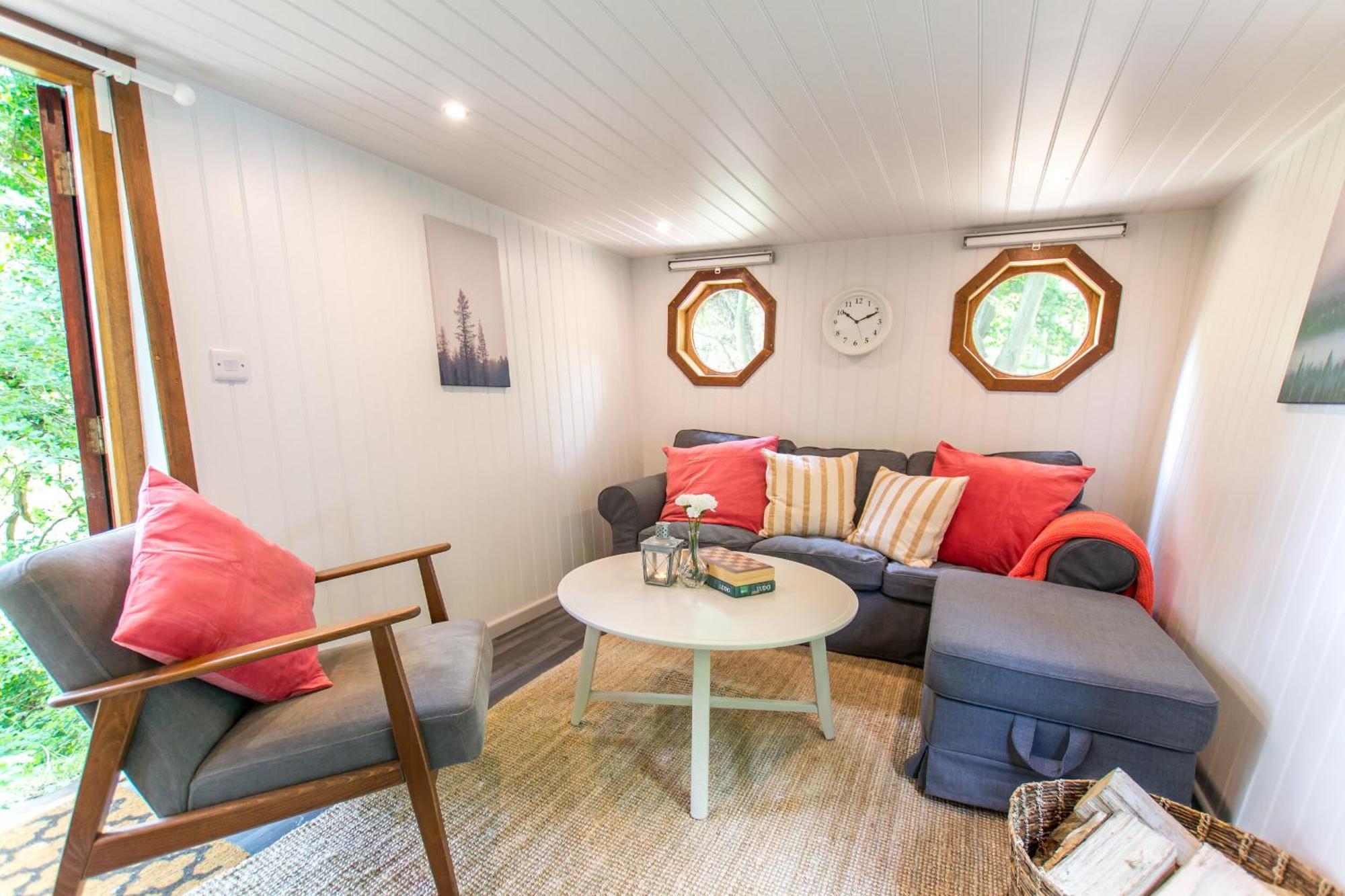 Extraordinary Huts Ltd Rye