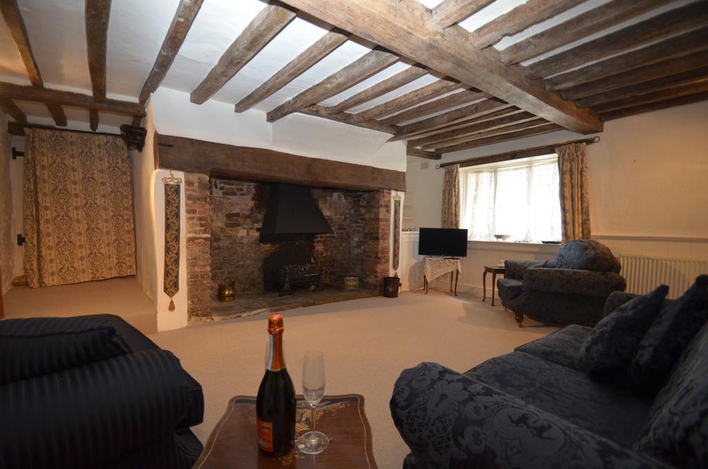 Oak House * Rye