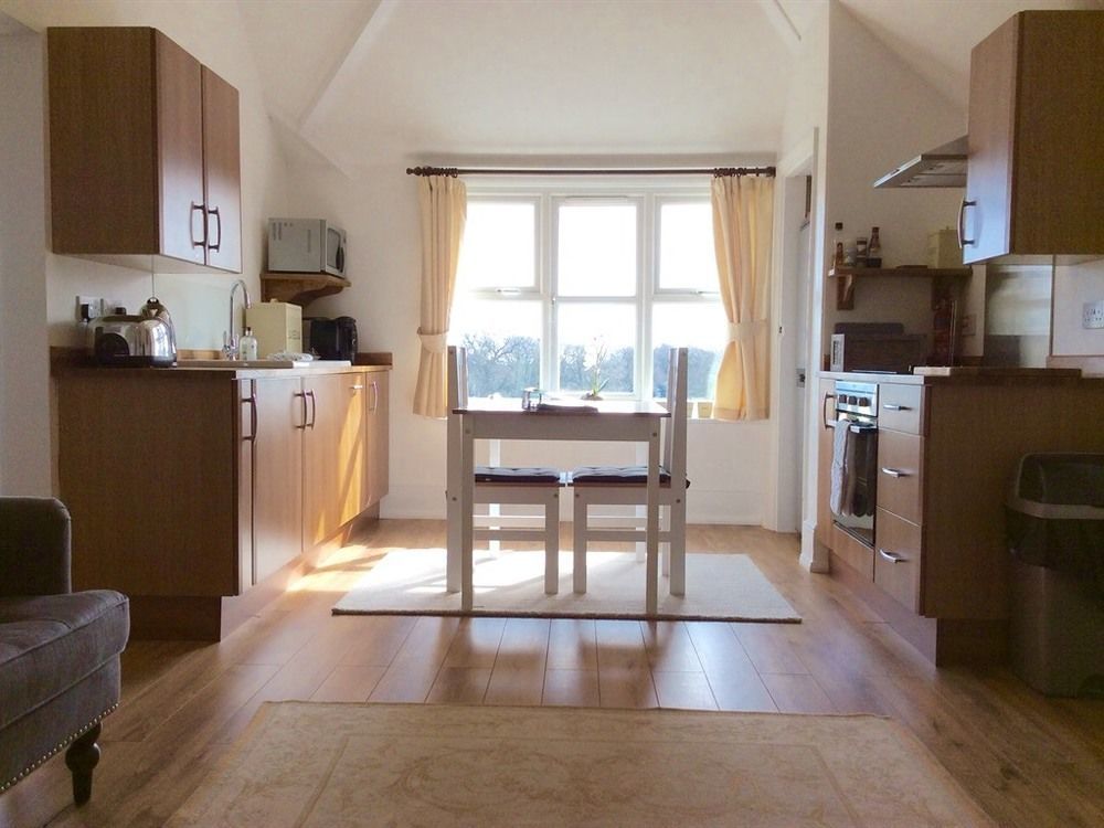 Humphries Cross Apartment *