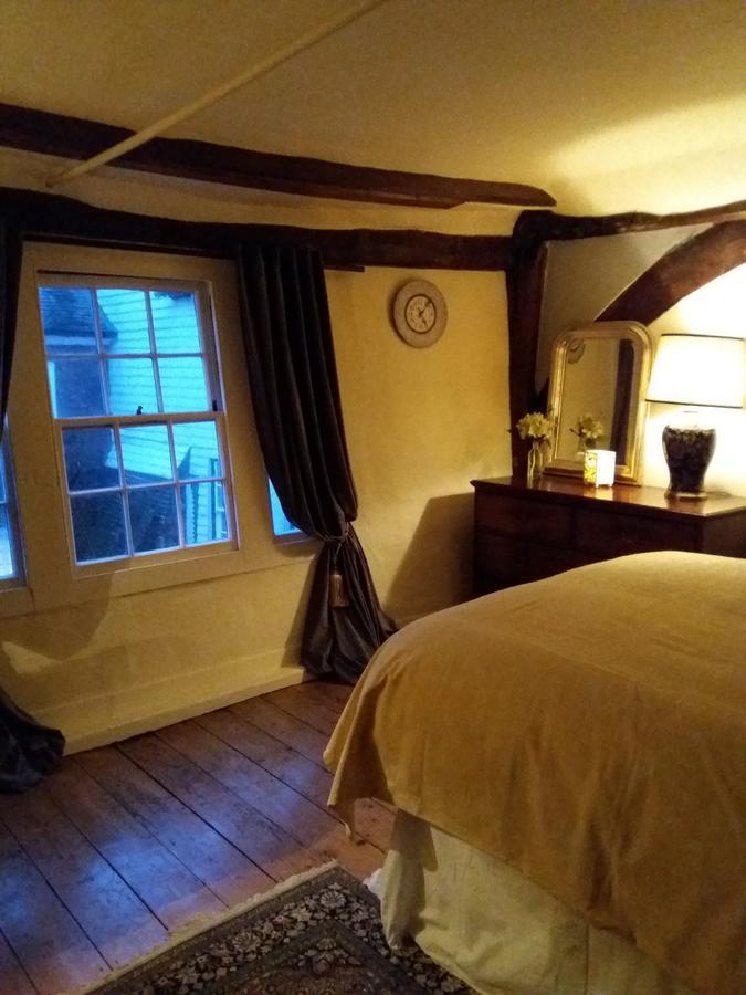 The House With Two Front Doors Bed & Breakfast