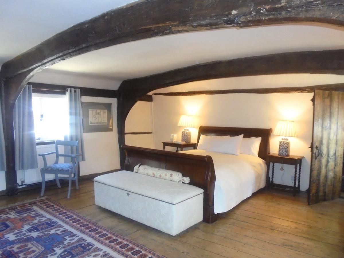 The House With Two Front Doors Bed & Breakfast