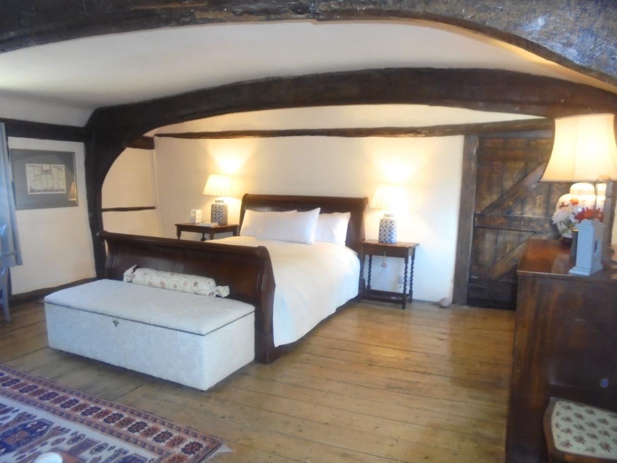 The House With Two Front Doors 3*