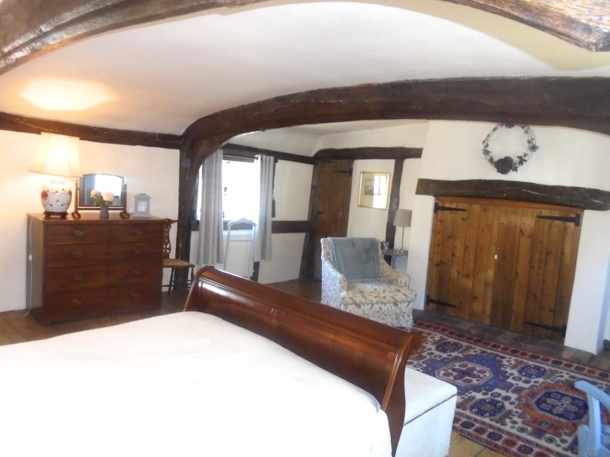 The House With Two Front Doors Bed & Breakfast