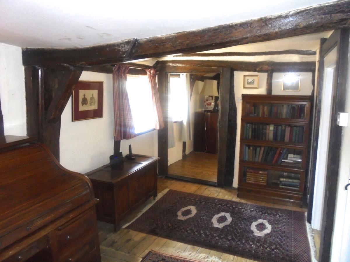 The House With Two Front Doors Bed & Breakfast