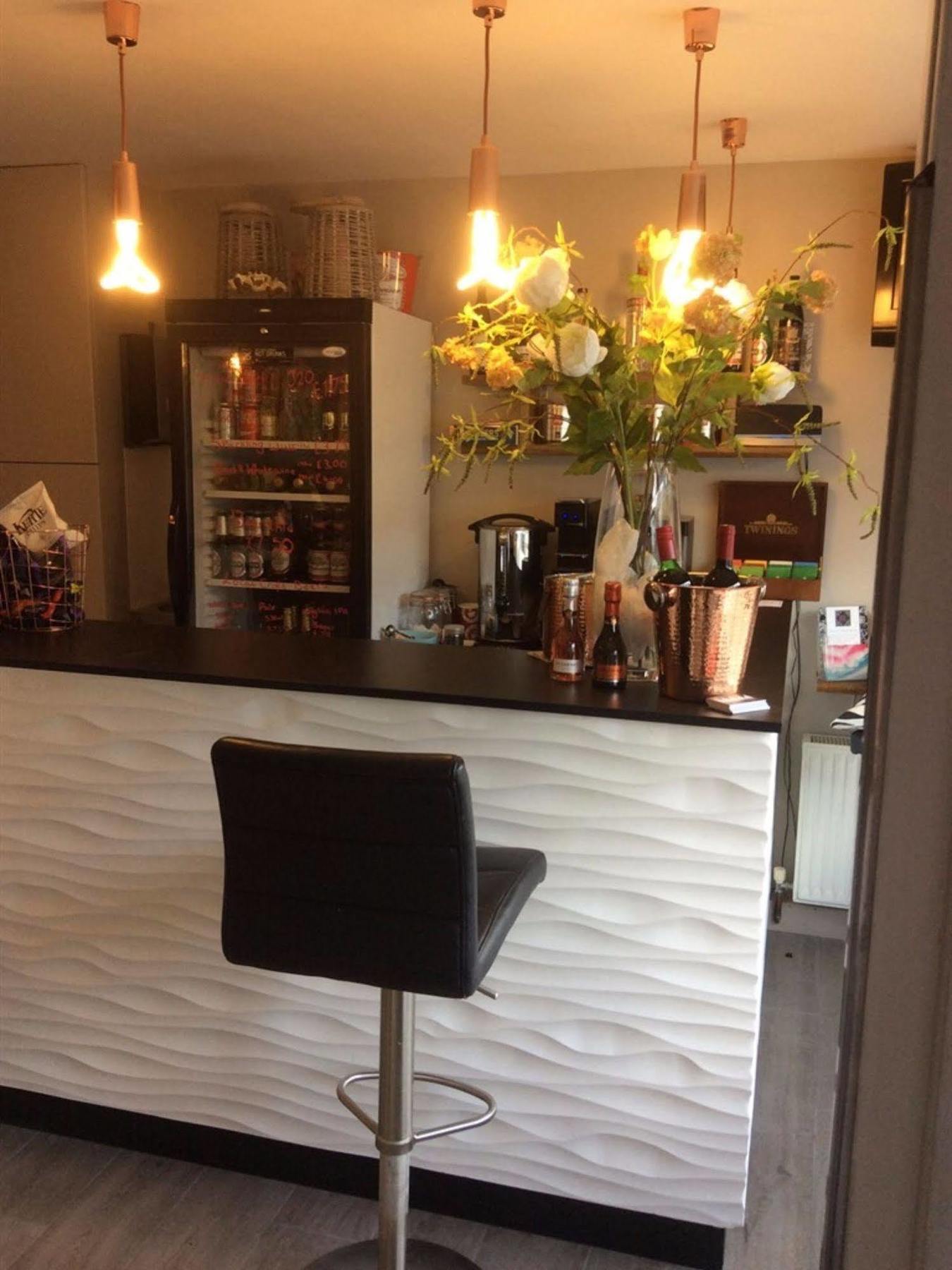 The Regent, 3*