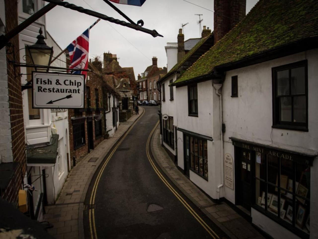 Grade Ii Listed In Citadel, Sleeps 6-8 *