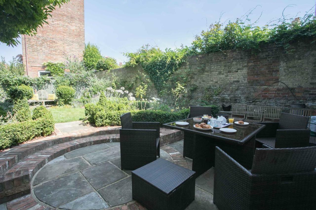 Holiday home Medieval Town House - Walled Garden Sleeps 8