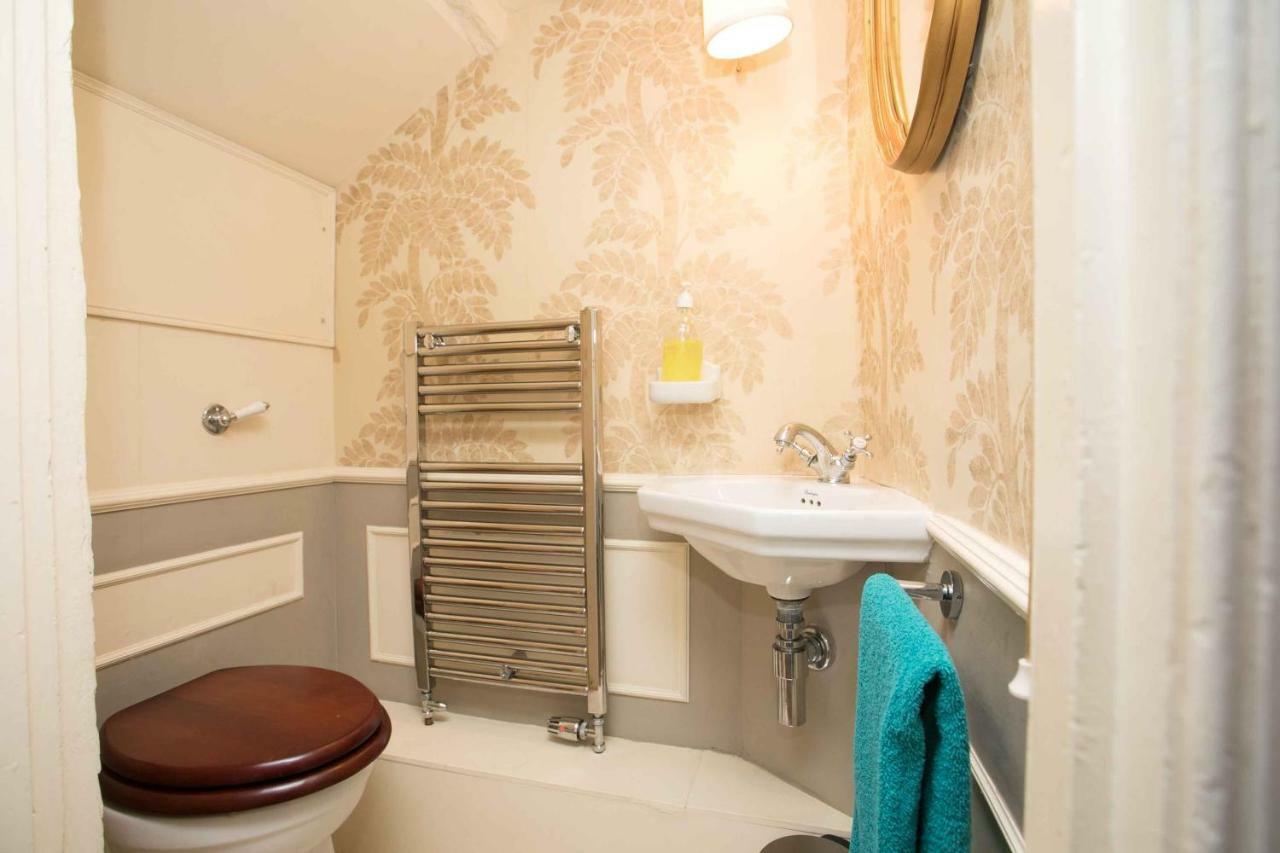 Medieval Town House - Walled Garden Sleeps 8 *