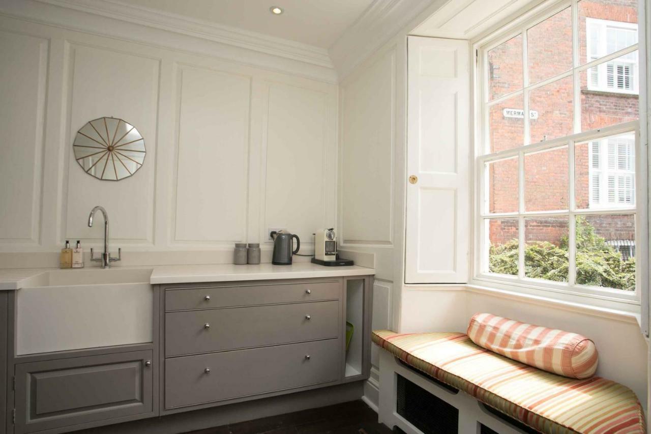 Medieval Town House - Walled Garden Sleeps 8 Holiday home Rye