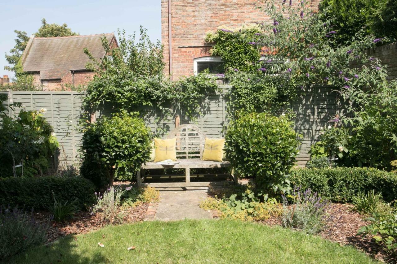Holiday home Medieval Town House - Walled Garden Sleeps 8 *
