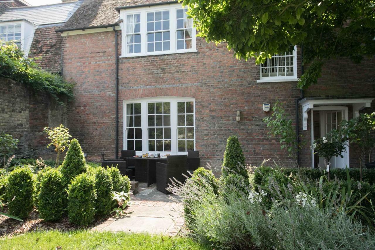 Medieval Town House - Walled Garden Sleeps 8 Holiday home *