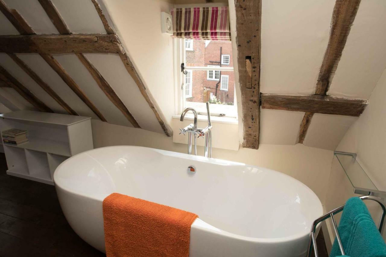 Medieval Town House - Walled Garden Sleeps 8