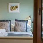 Red Cottage B&B