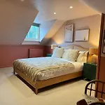 Spring Crescent Cottage In Rye