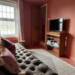 Spring Crescent Cottage In Rye