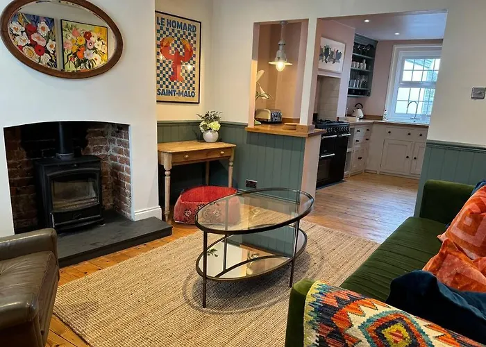 Spring Crescent Cottage In Rye