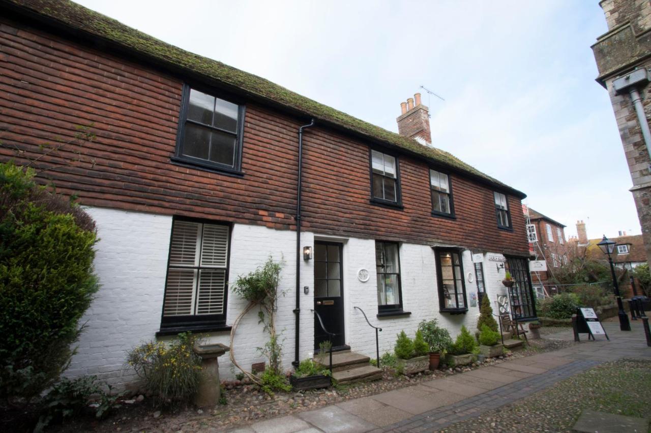 Merrythought - Entire 2 Bed, 2 Bath In The Heart Of Citadel Apartment