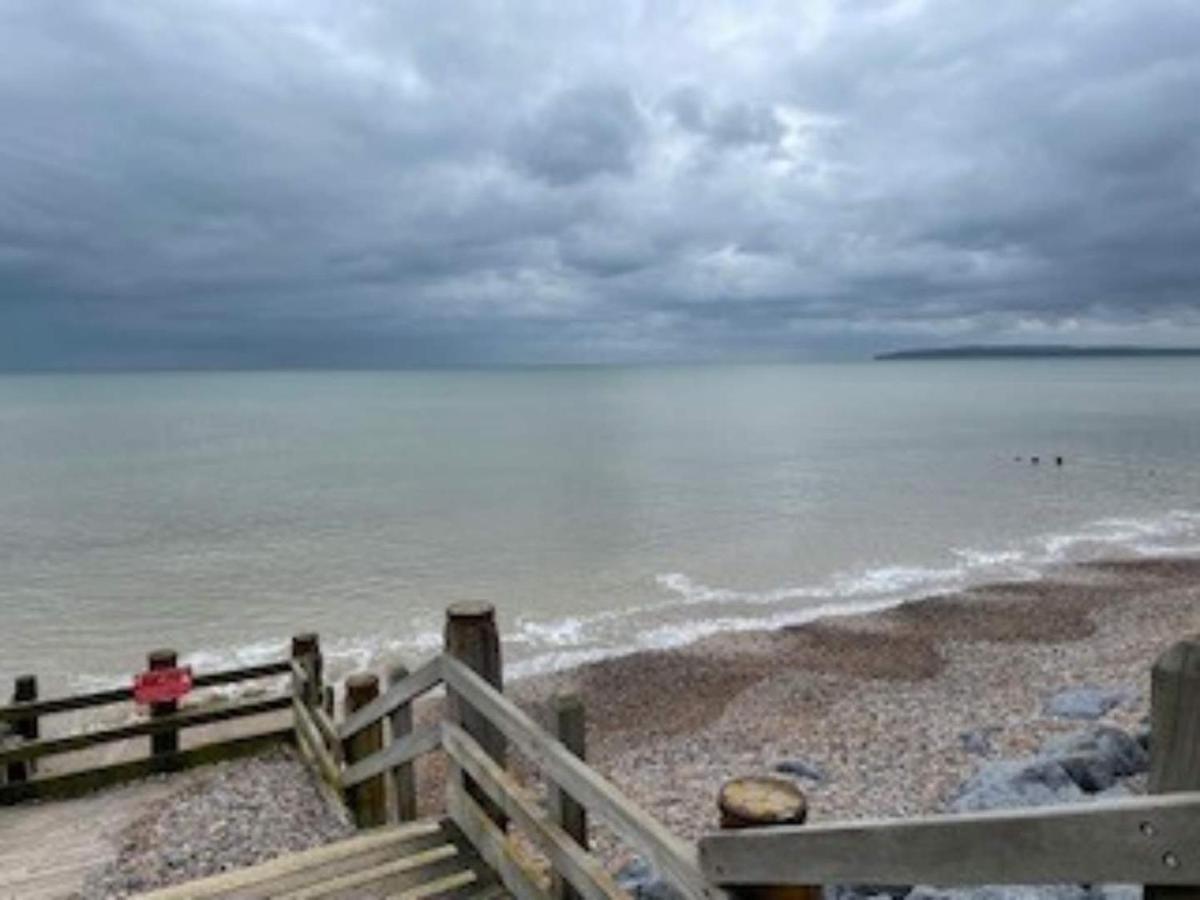 Beachside Bliss Cosy Jurys Gap Chalet