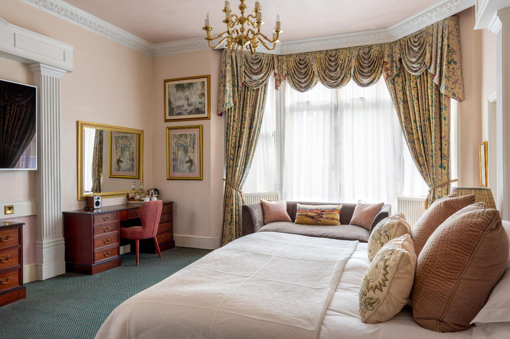 The Lookout 3*