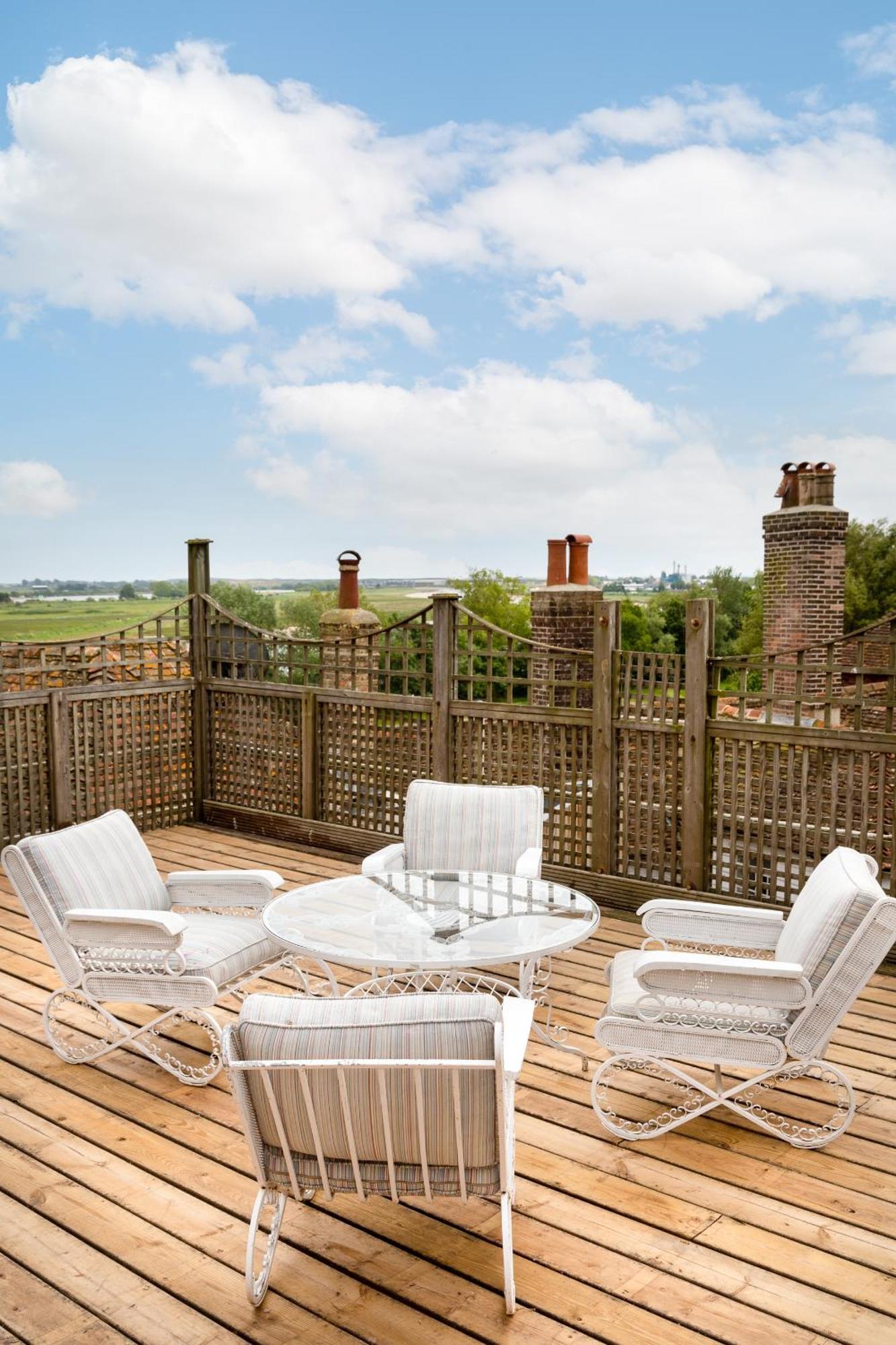 Hotel The Lookout 3*
