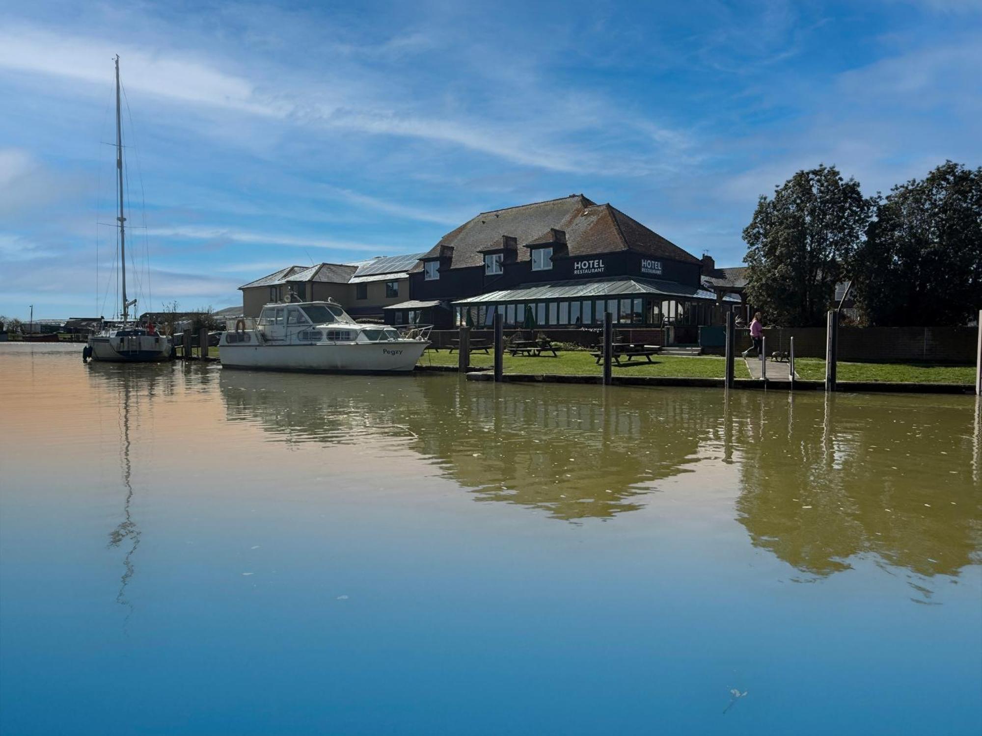 Hotel The River Haven 3*