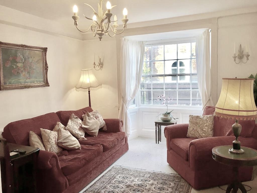 High Street Apartment *